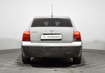 Подержанный автомобиль Volkswagen Passat Sedan 2000 года (6 фото)