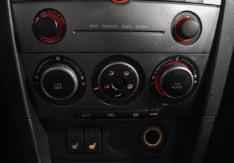 Подержанный автомобиль Mazda 3 Sedan 2007 года (15 фото)