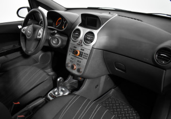 Подержанный автомобиль Opel Corsa 2008 года (13 фото)