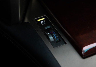 Подержанный автомобиль Lexus GX 2010 года (18 фото)