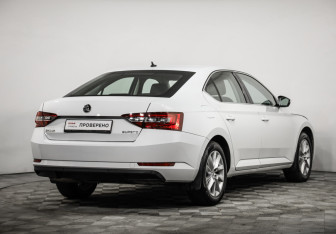 Подержанный автомобиль Skoda Superb Liftback 2018 года (5 фото)