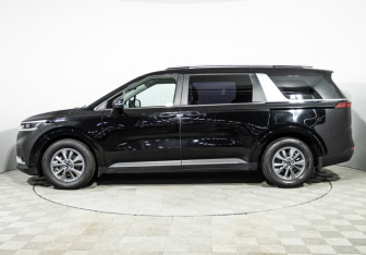 Подержанный автомобиль Kia Carnival 2021 года (8 фото)