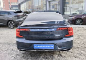 Подержанный автомобиль Volvo S90 2019 года (5 фото)