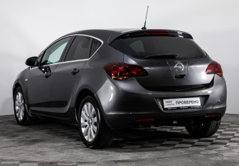 Подержанный автомобиль Opel Astra Hatchback 2010 года (7 фото)