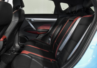 Подержанный автомобиль Geely Coolray 2022 года (13 фото)