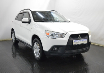 Подержанный автомобиль Mitsubishi ASX 2011 года (3 фото)