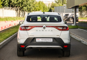Подержанный автомобиль Renault Arkana 2019 года (7 фото)