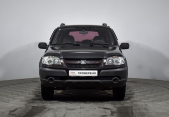 Подержанный автомобиль Chevrolet Niva 2011 года (2 фото)