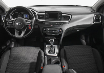 Подержанный автомобиль Kia Ceed Wagon 2019 года (13 фото)
