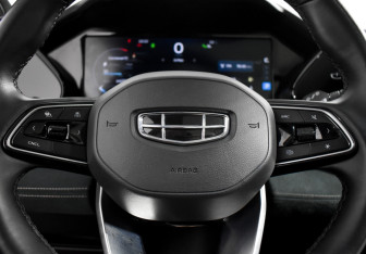 Подержанный автомобиль Geely Monjaro 2023 года (15 фото)