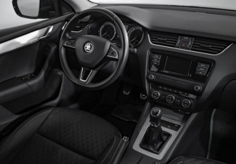 Подержанный автомобиль Skoda Octavia Liftback 2016 года (8 фото)
