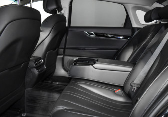 Подержанный автомобиль Genesis G80 2021 года (14 фото)