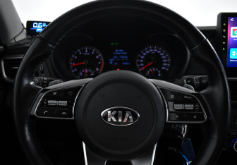 Подержанный автомобиль Kia Optima Sedan 2019 года (18 фото)