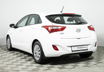 Подержанный автомобиль Hyundai i30 Hatchback 2015 года (7 фото)
