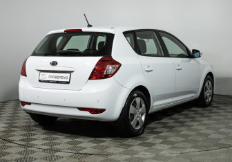 Подержанный автомобиль Kia Ceed Hatchback 2011 года (5 фото)