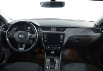 Подержанный автомобиль Skoda Octavia Wagon 2017 года (9 фото)