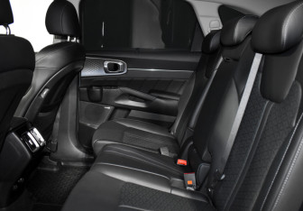 Подержанный автомобиль Kia Sorento 2022 года (11 фото)