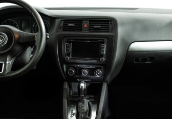 Подержанный автомобиль Volkswagen Jetta Sedan 2011 года (14 фото)