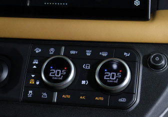 Подержанный автомобиль Land Rover Defender Suv 2023 года (14 фото)
