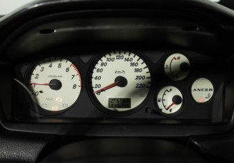 Подержанный автомобиль Mitsubishi Lancer Sedan 2005 года (12 фото)