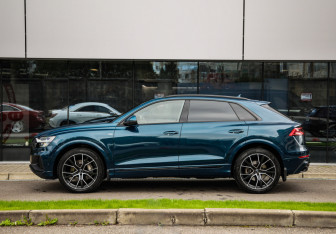 Подержанный автомобиль Audi Q8 2019 года (9 фото)