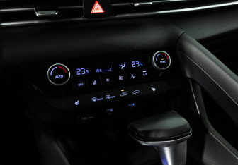 Подержанный автомобиль Hyundai Elantra Sedan 2020 года (16 фото)