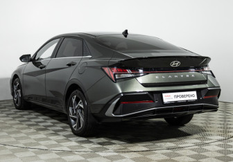 Подержанный автомобиль Hyundai Elantra Sedan 2024 года (7 фото)