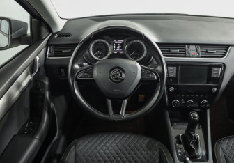 Подержанный автомобиль Skoda Octavia Liftback 2018 года (11 фото)