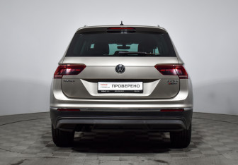Подержанный автомобиль Volkswagen Tiguan 2017 года (6 фото)