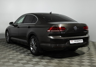 Подержанный автомобиль Volkswagen Passat Sedan 2017 года (7 фото)