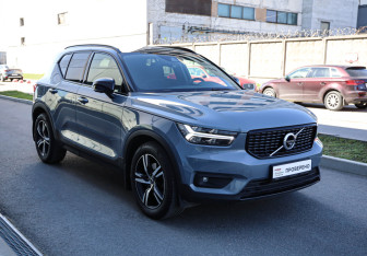 Подержанный автомобиль Volvo XC40 2021 года (3 фото)