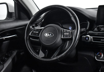 Подержанный автомобиль Kia Seltos 2020 года (15 фото)