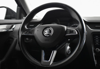 Подержанный автомобиль Skoda Octavia Liftback 2017 года (14 фото)