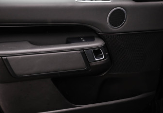 Подержанный автомобиль Land Rover Discovery 2017 года (23 фото)