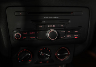 Подержанный автомобиль Audi A1 2012 года (15 фото)
