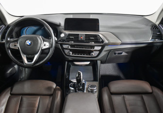 Подержанный автомобиль BMW X3 2017 года (13 фото)