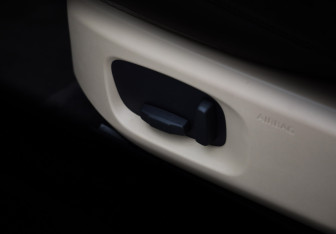 Подержанный автомобиль Land Rover Range Rover Evoque 2017 года (25 фото)