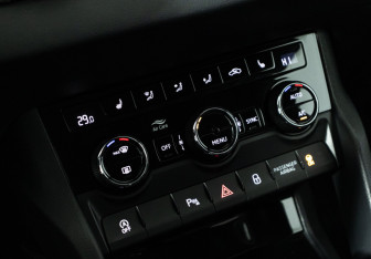 Подержанный автомобиль Skoda Karoq 2021 года (16 фото)