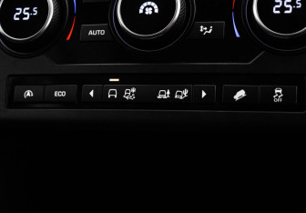 Подержанный автомобиль Land Rover Discovery Sport 2017 года (14 фото)