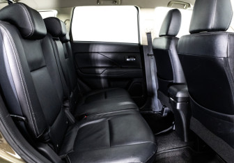 Подержанный автомобиль Mitsubishi Outlander 2016 года (18 фото)