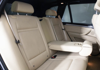 Подержанный автомобиль BMW X5 2013 года (22 фото)