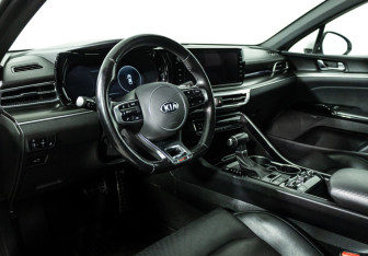 Подержанный автомобиль Kia K5 2020 года (11 фото)