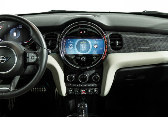 Подержанный автомобиль MINI Hatch 2021 года (14 фото)