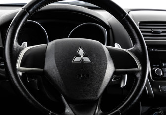 Подержанный автомобиль Mitsubishi ASX 2013 года (13 фото)