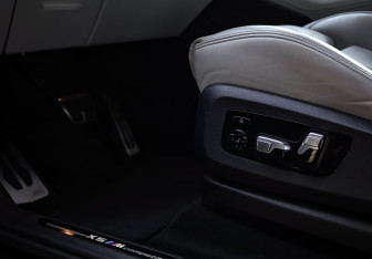 Подержанный автомобиль BMW X5 M 2021 года (5 фото)