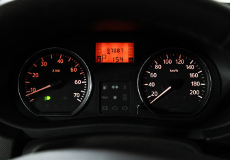 Подержанный автомобиль Renault Sandero 2014 года (12 фото)
