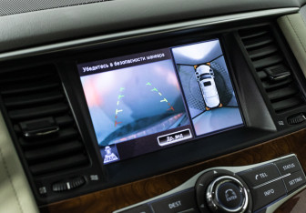 Подержанный автомобиль Infiniti QX80 2015 года (17 фото)