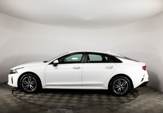 Подержанный автомобиль Kia K5 2022 года (8 фото)