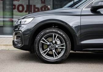 Подержанный автомобиль Audi Q5 2021 года (10 фото)