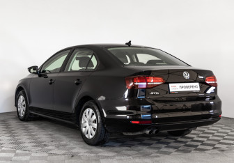 Подержанный автомобиль Volkswagen Jetta Sedan 2017 года (7 фото)